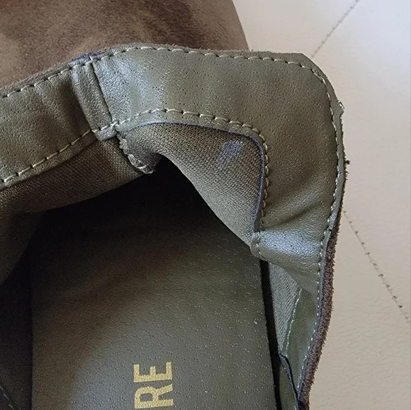 CUSHIONAIRE Women's Hero Hidden Wedge Sneaker Size 8 1/2M - Picture 11 of 15